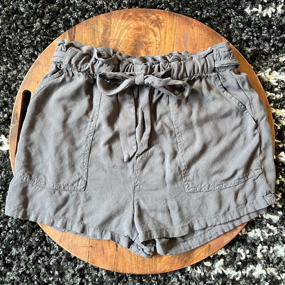 Garage high waist tie shorts